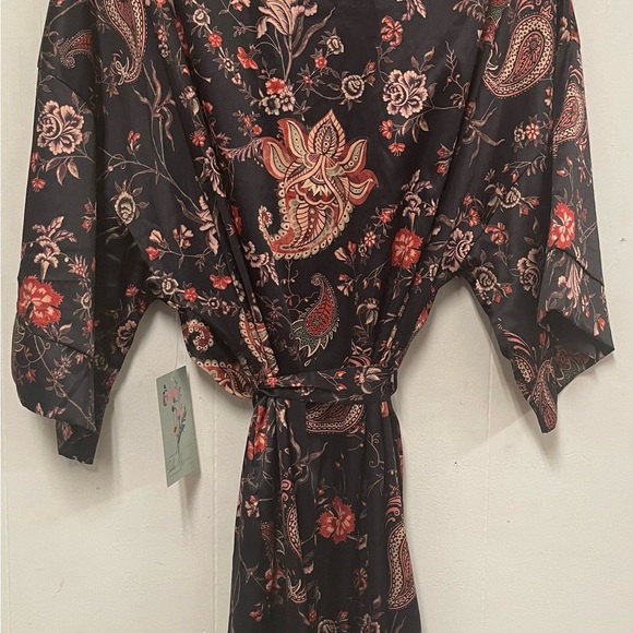 Paisley Robe - Picture 4 of 7